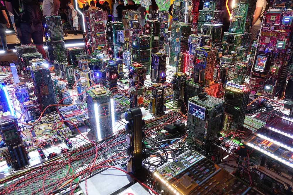 THE EMERGENT CITY. By Stanza. Steve Tanza